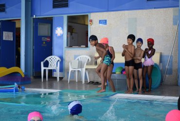 "LES CLASSES BLEUES" À LA PISCINE